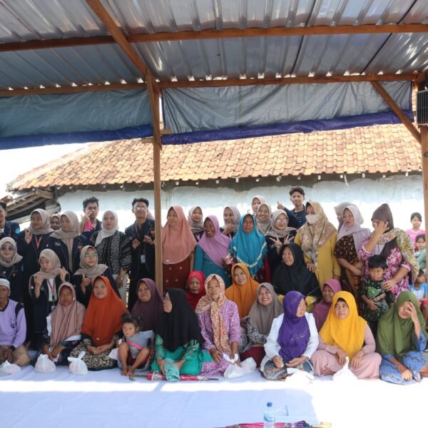 SOSMAS BEM FEB unimus Sukses Adakan AKSOSMAS di Desa Timbulsloko, Demak